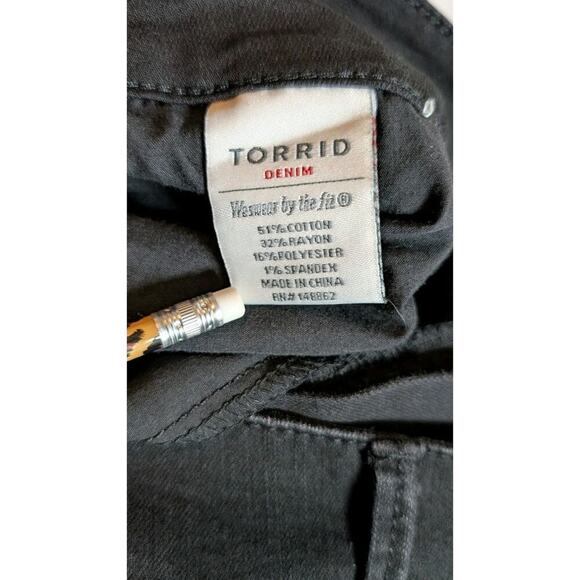 Torrid Black Denim Embroidered Rose Flower Power Stretch Denim Jegging Size 20R - Picture 6 of 10